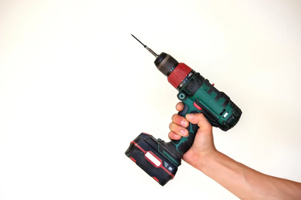 Pipe cutting tools for offshore pipelines