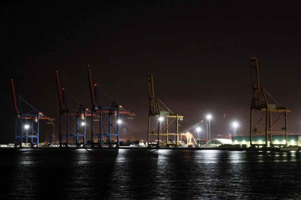 Offshore LED lighting for marine platforms