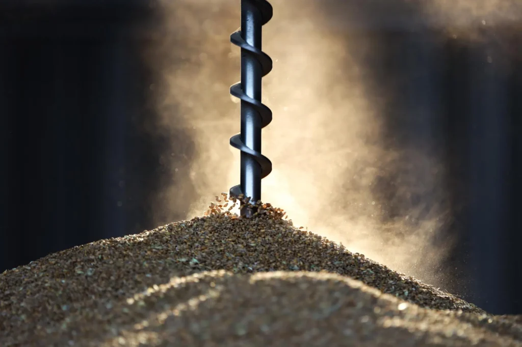 Horizontal screw conveyor auger fabricated in carbon steel