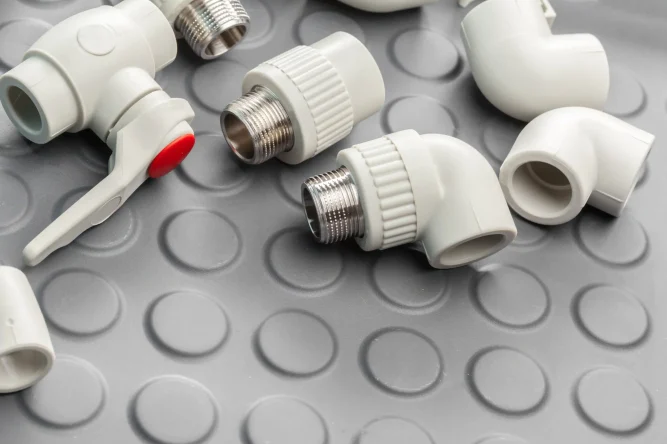 Pipe cutting tools for offshore pipelines