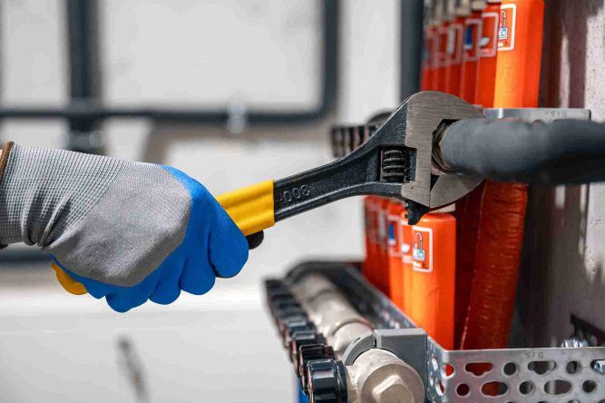 Pressure gauges for marine boiler systems