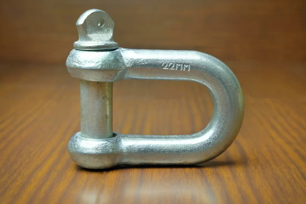 D shackle for chain lifting in marine use
