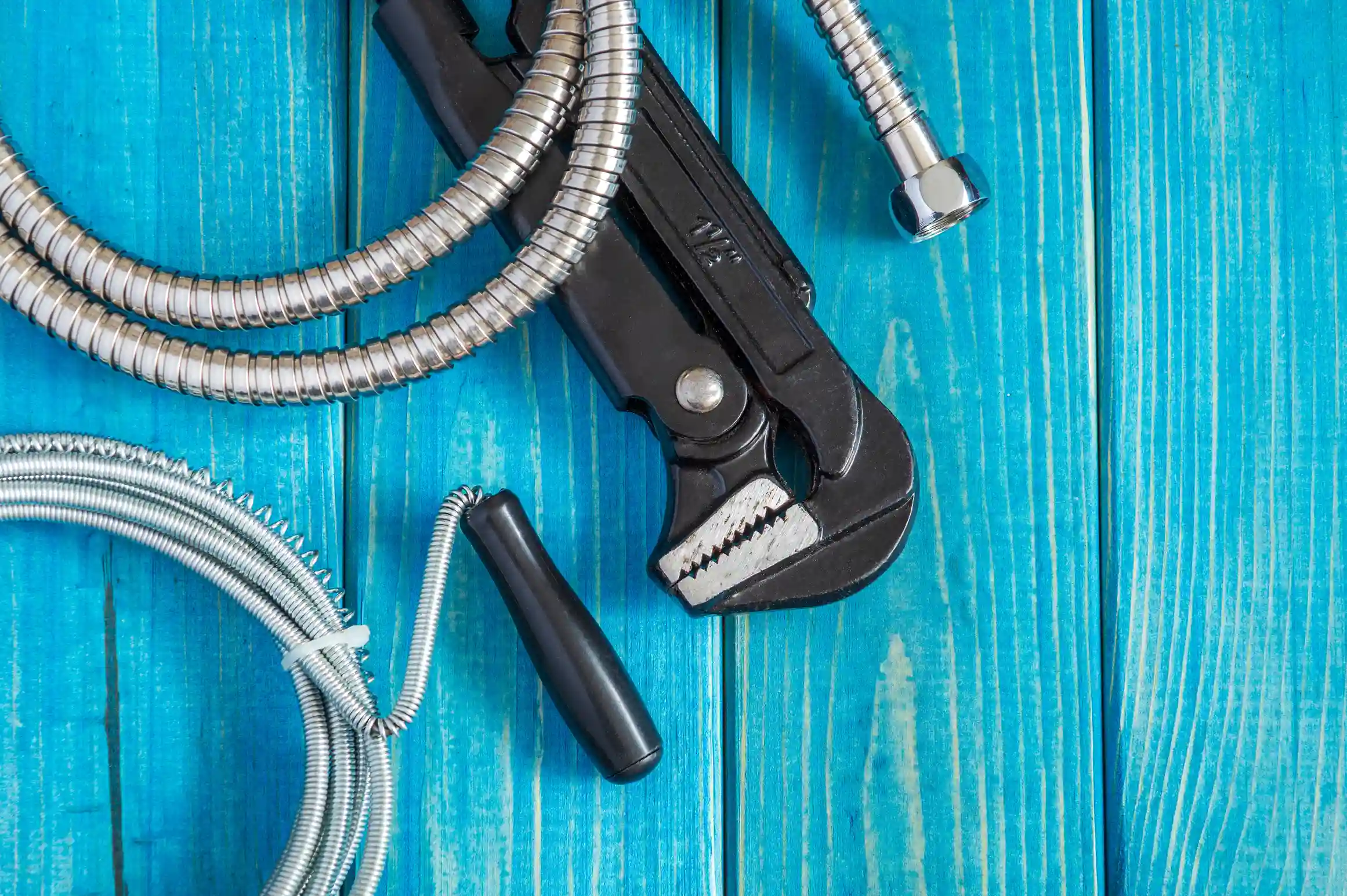 Pipe cutting tools for offshore pipelines