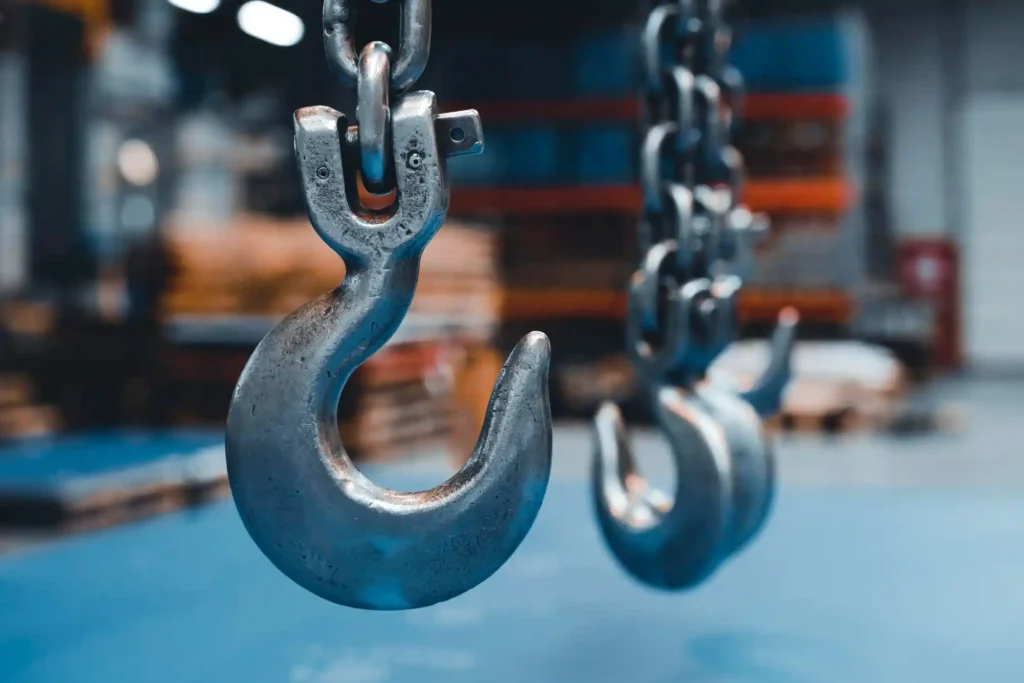 Underwater lifting chain hoist and rigging equipment