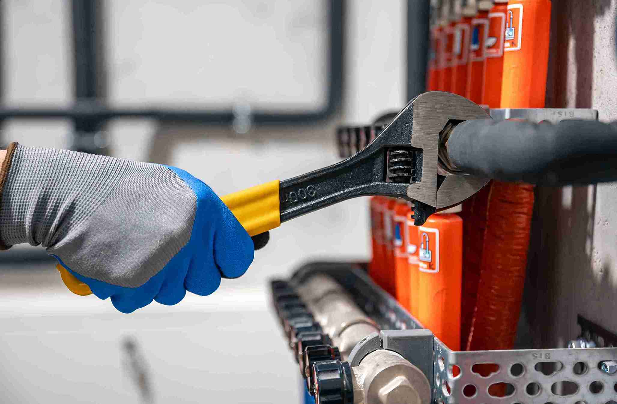 Pressure gauges for marine boiler systems