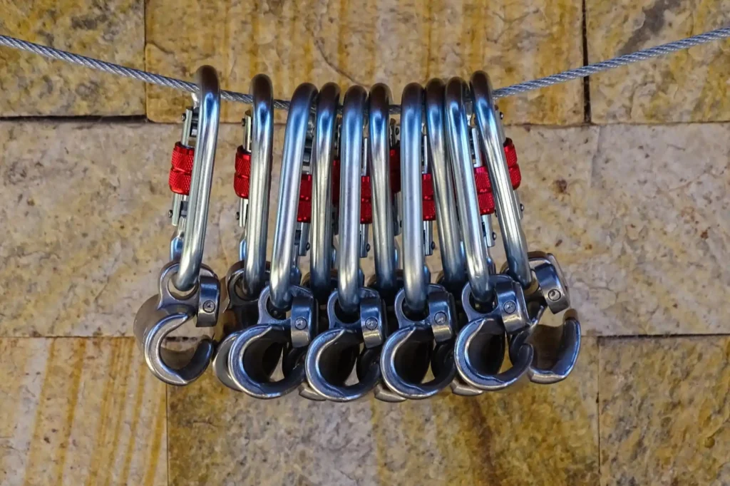 Quick release hook for emergency mooring